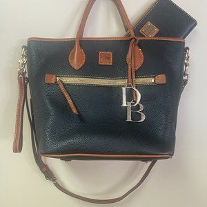 Dooney&Bourke handle Tote with matching wallet